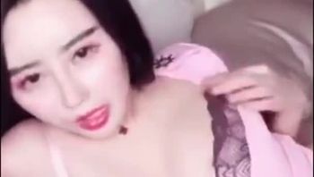 极品粉嫩护士自拍福利，神情迷离魅惑众生