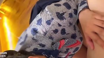 观看《推特女神是幼薇儿吖定制剧情福利：欢迎享用东航空姐》高清影片