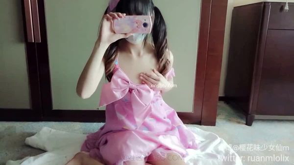 白虎福利姬 @软萌萝莉小仙 (樱花味少女仙m) - 洛丽塔粉色物语 (1)自拍