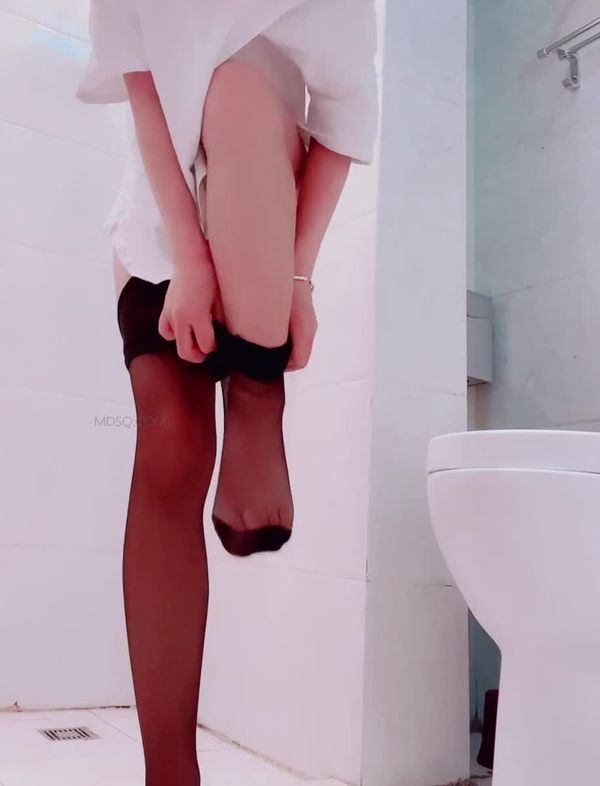 黑丝尿尿圆圆小迷煳
