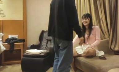 文静妹深夜黑丝骑乘，打桩机狂插嫩穴全力输出！