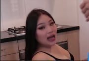 丰满小骚货厨房做饭到一半，忍不住被操得高潮迭起