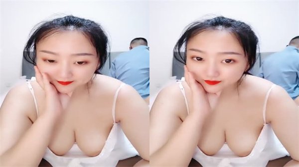 黑丝肥臀巨乳骚妇激情口交，遭群狼轮番猛操盛宴！