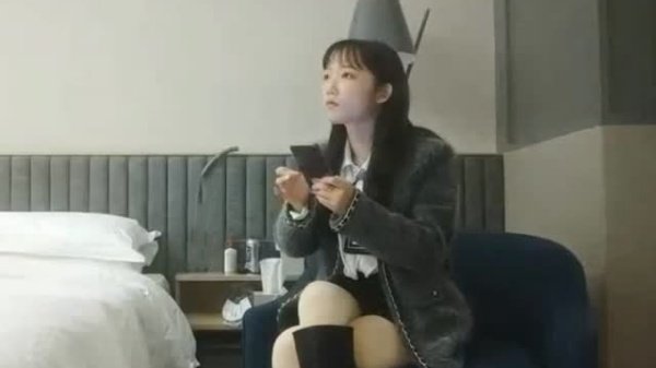 利哥探花：性感美少女娇喘连连，高潮狂泻白浆喷涌！