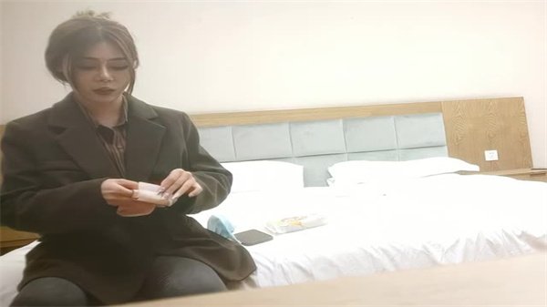 【无套激战】高冷外围女神被无情抽插 性感肉体任你玩弄 淫水四溅娇喘不断