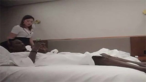 巨乳肥臀骚技师精油按摩高潮实录 极品少妇被黑人巨根操到娇喘连连